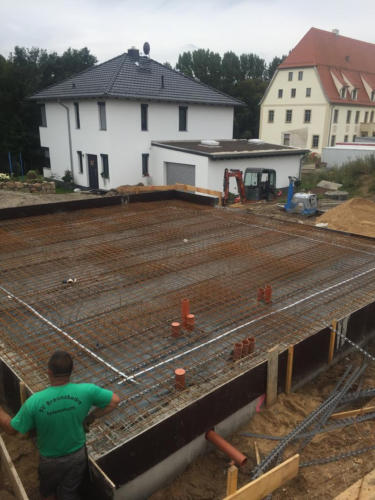 Herstellung des geschlossenen Rohbaus für eine Stadtvilla